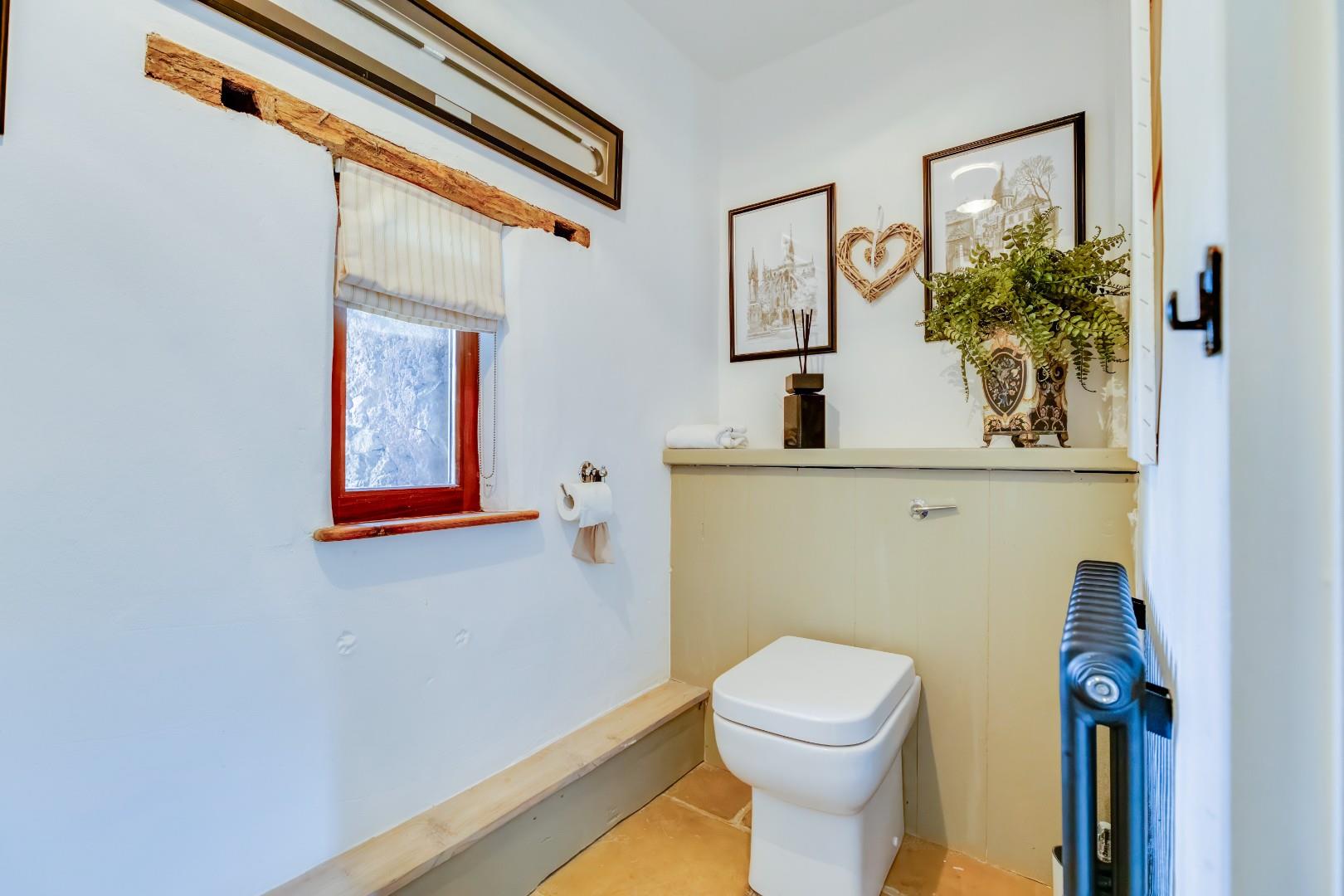 Warren Farm, Pendoylan, Nr Cowbridge, Vale of Glamorgan, CF71 7UJ